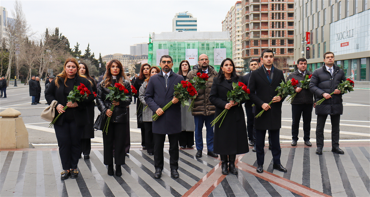 Qarabağ Dirçəliş Fondunun kollektivi Xocalı soyqırımı abidəsini ziyarət edib