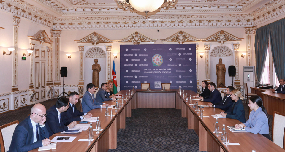 Azərbaycan Respublikasının Diasporla İş üzrə Dövlət Komitəsi və Qarabağ Dirçəliş Fondu arasında memorandum imzalanıb - FOTO