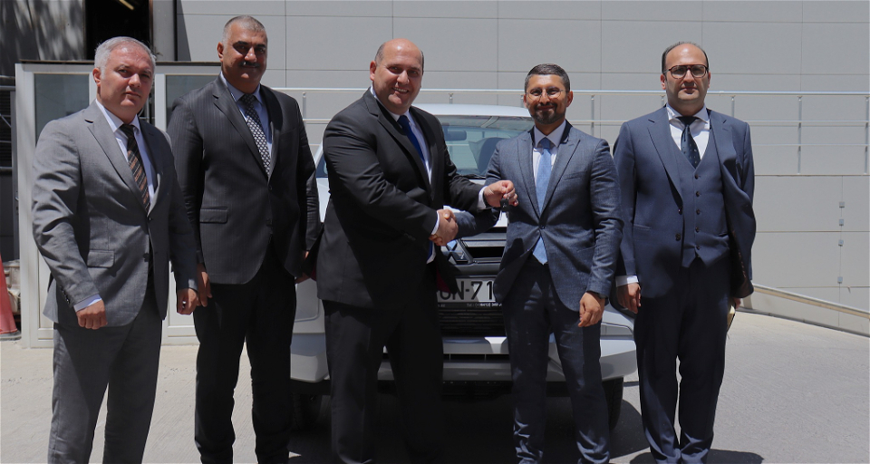 Qarabağ Dirçəliş Fondunun vasitəçiliyi ilə AR Prezidentinin Qarabağ iqtisadi rayonu üzrə xüsusi nümayəndəliyinə avtomobil ianə edilib
