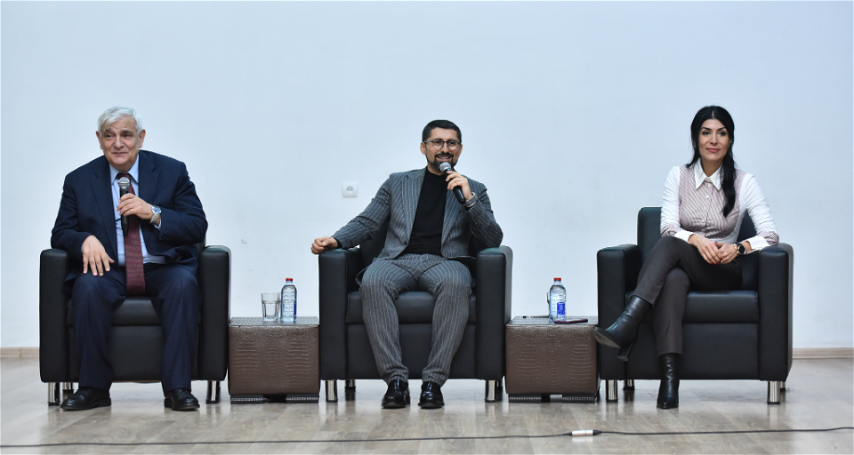 ADU tələbələri ilə “Qarabağın dirçəlişində həmrəyliyin rolu” mövzusunda görüş keçirilib