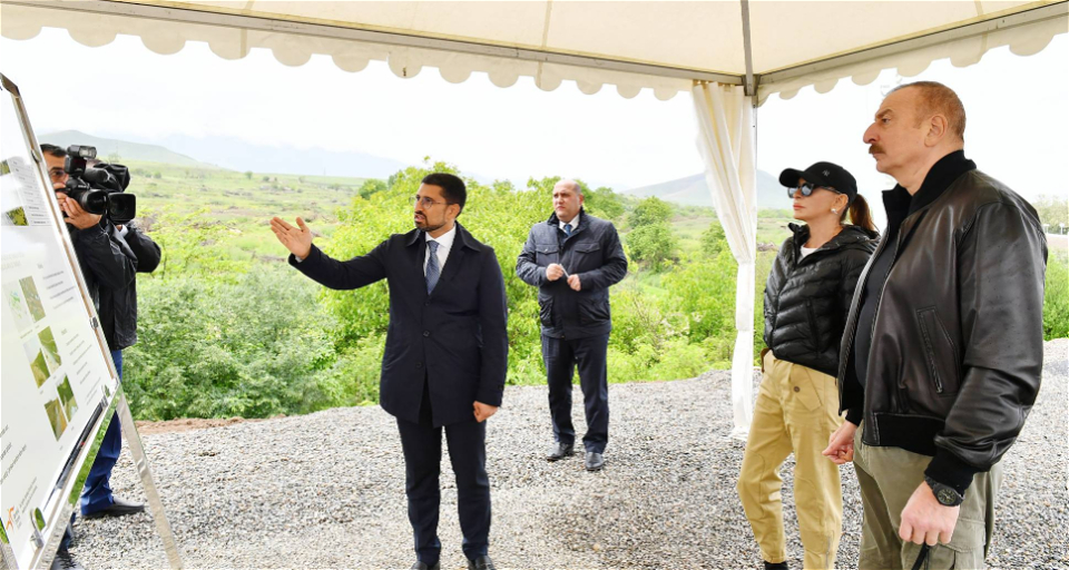Prezident İlham Əliyev Füzuli şəhərinin mərkəzi parkında ağac əkib