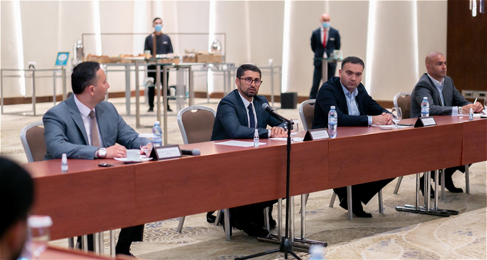 Rəhman Hacıyev “Foreign MBA Club”un  üzvləri ilə görüşüb - FOTO