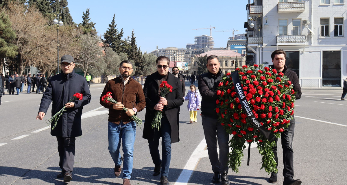 Qarabağ Dirçəliş Fondunun kollektivi Xocalı soyqırımı abidəsini ziyarət edib
