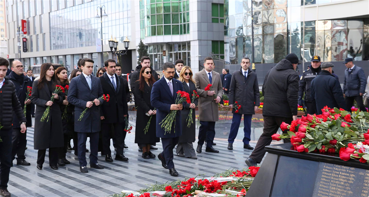 Qarabağ Dirçəliş Fondunun kollektivi Xocalı soyqırımı abidəsini ziyarət edib