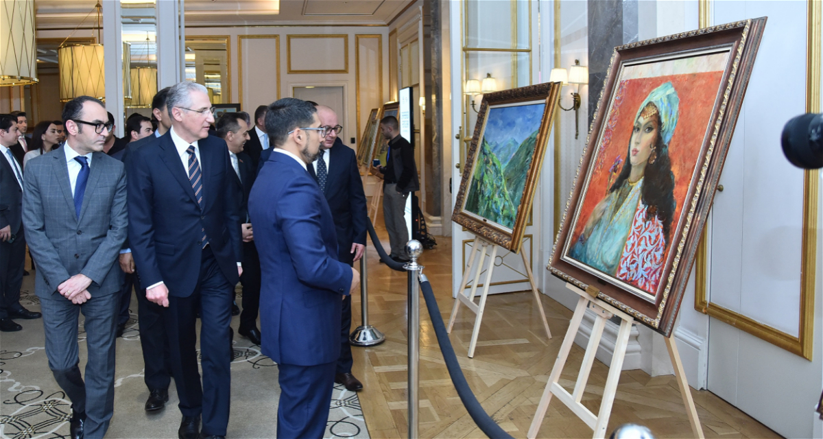 “Qarabağın Rəngləri” layihəsinin təqdimatı keçirildi, əsərlərin satışından 90.200 manat QDF-ə ianə edildi