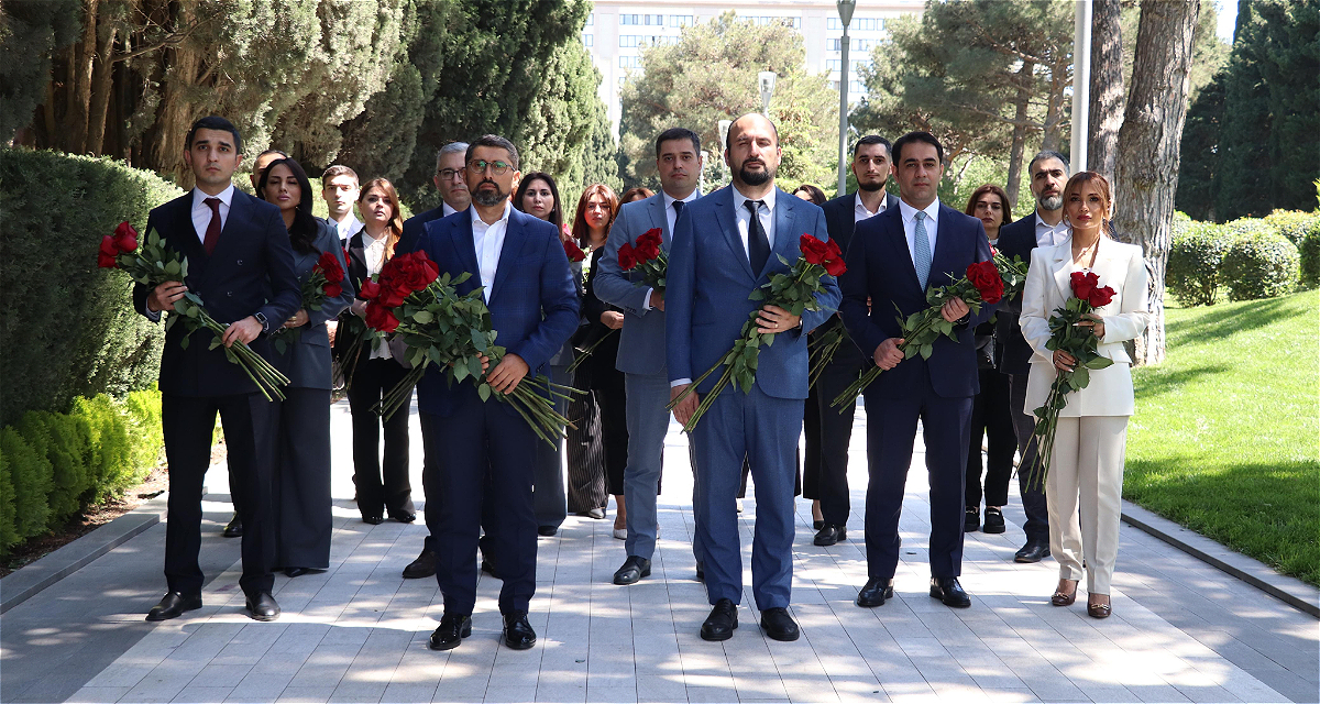 The collective of the Karabakh Revival Fund visited the grave of the National Leader Heydar Aliyev